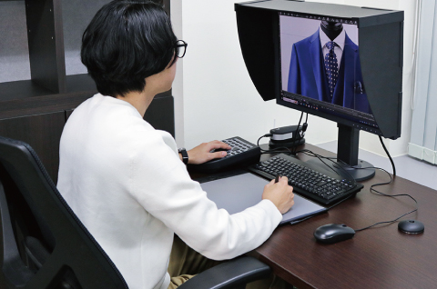 スタッフがSDS-ONE APEX4を使用している様子